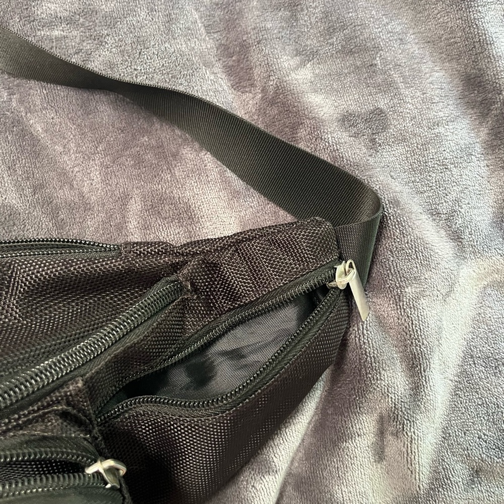 Black Basic Fanny Pack - Picture 6 of 9